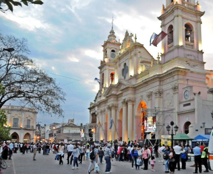 Un fin de semana largo entre demanda hotelera y falta de combustible