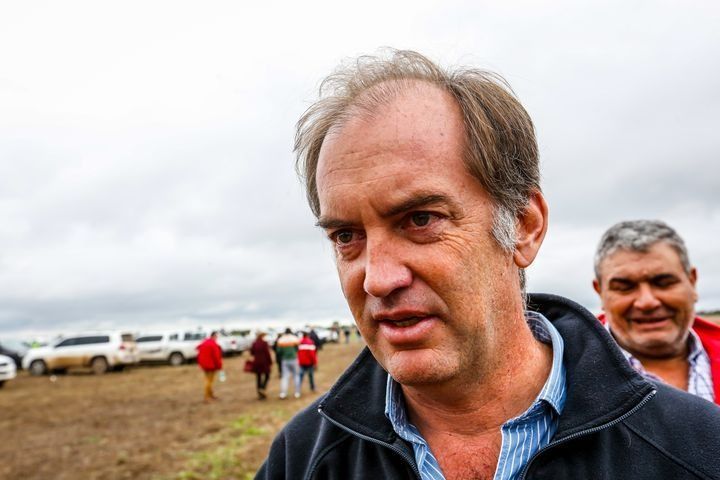 Golpearon al titular de PROGRANO en un corte de transportistas