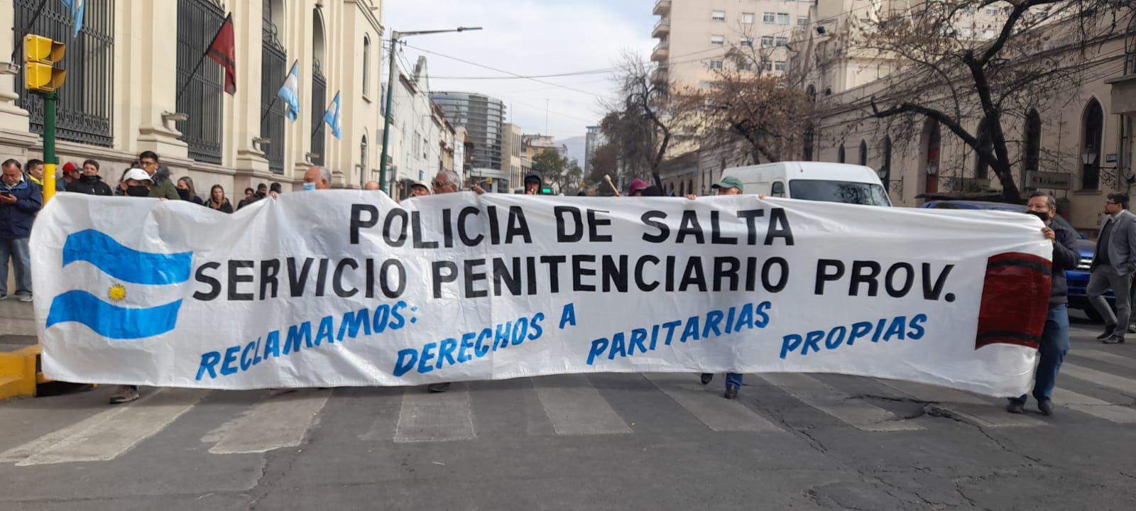 No sólo son los docentes: Policías y penitenciarios marcharon por paritarias