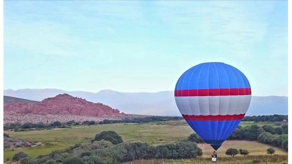 Un globo aerostático dejó a todo Cafayate sin luz