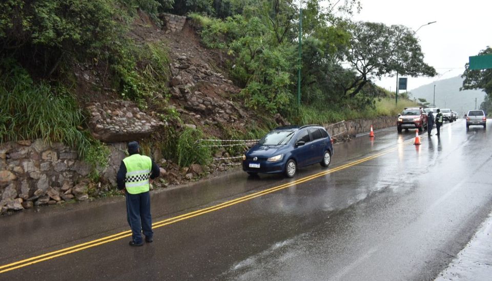 Atención: hay corte de tránsito por desmoronamientos en el Cerro San Bernardo&nbsp;