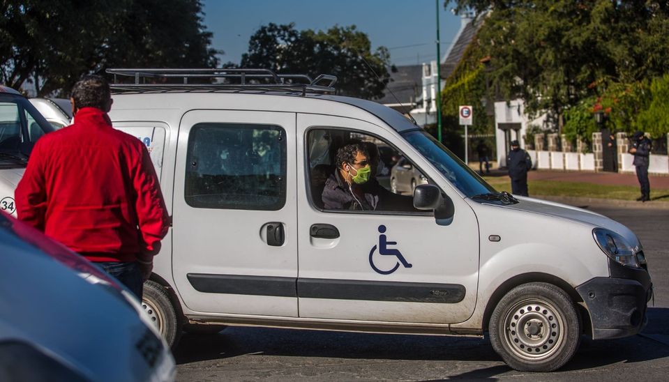 Marcha de transportistas de discapacidad por falta de pagos y recortes al área&nbsp;
