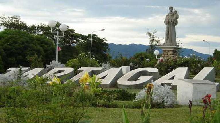 Un hombre habría apuñalado a su pareja y ella logró defenderse
