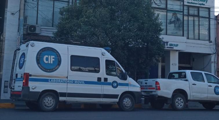 Hallaron a una mujer sin vida en un departamento del centro