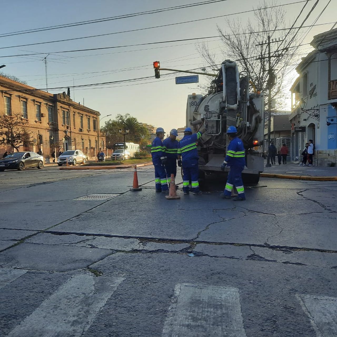 Desborde de cloacas en el Paseo Güemes: el 99% de locales no puede tratar los residuos de alimentos