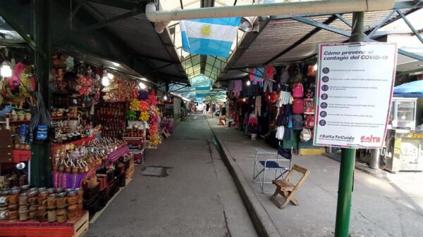 Feriantes del Parque juntan firmas para que la municipalidad no los saque