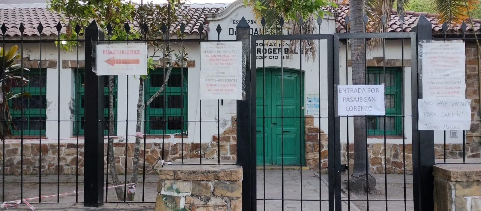 Volverán a la virtualidad: no es la pandemia, se cayó el techo de la escuela