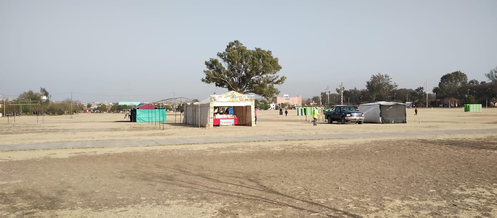 Feriantes preocupados por la desolación del Campo de la Cruz 