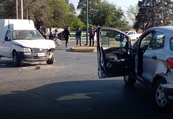 Ebrios al volante: dos choques por conductores alcoholizados provocaron heridos y daños hoy 